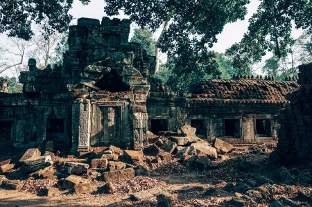 Ruines d'Angkor. Par Igor Ovsyannikov / https://pixabay.com/fr/photos/angkor-antique-arch%C3%A9ologie-2929642/