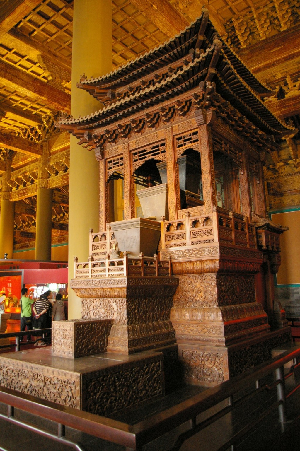 Horloge hydraulique, musée de l'horloge de la Cité Interdite, Pékin. Par Jakub Hałun, CC BY-SA 4.0 / https://commons.wikimedia.org/wiki/File:20090528_Beijing_Forbidden_City_water_clock_7939.jpg